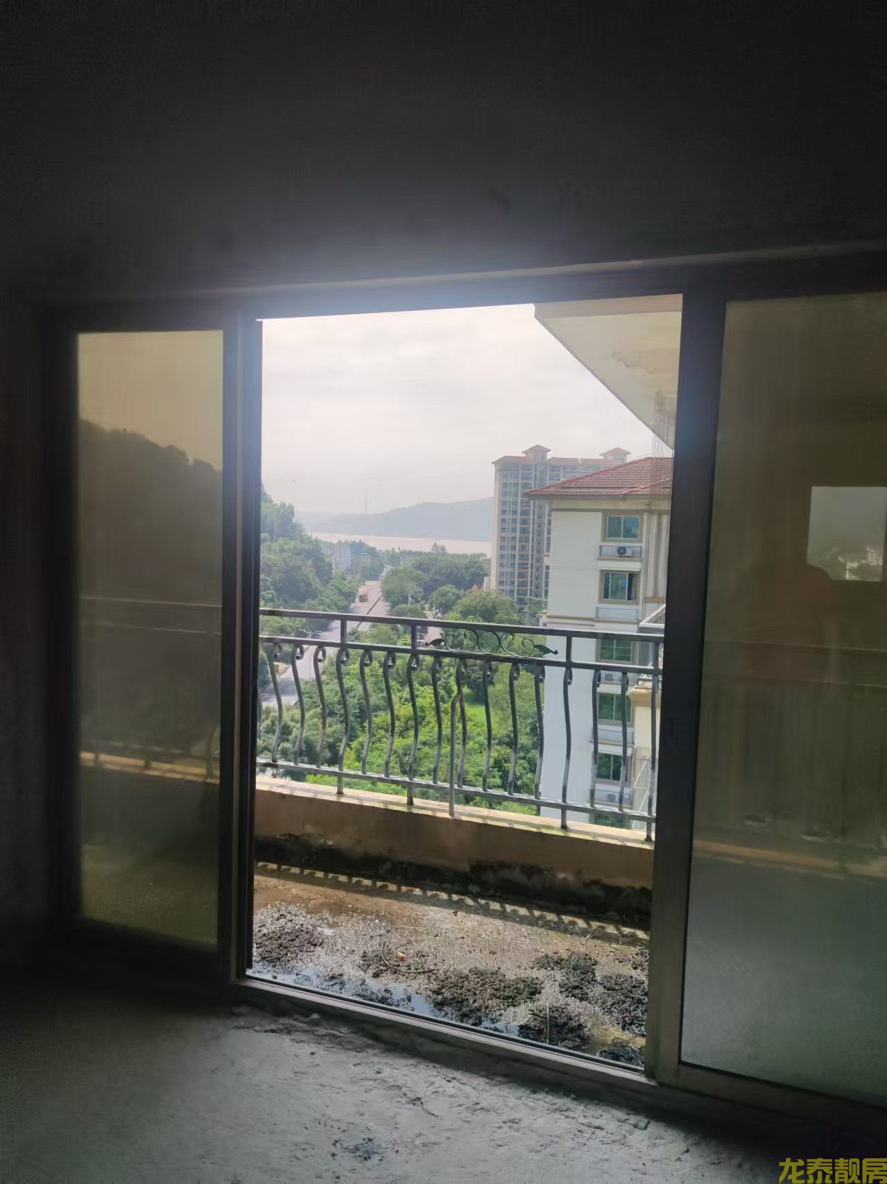 碧桂园南向毛坯4房