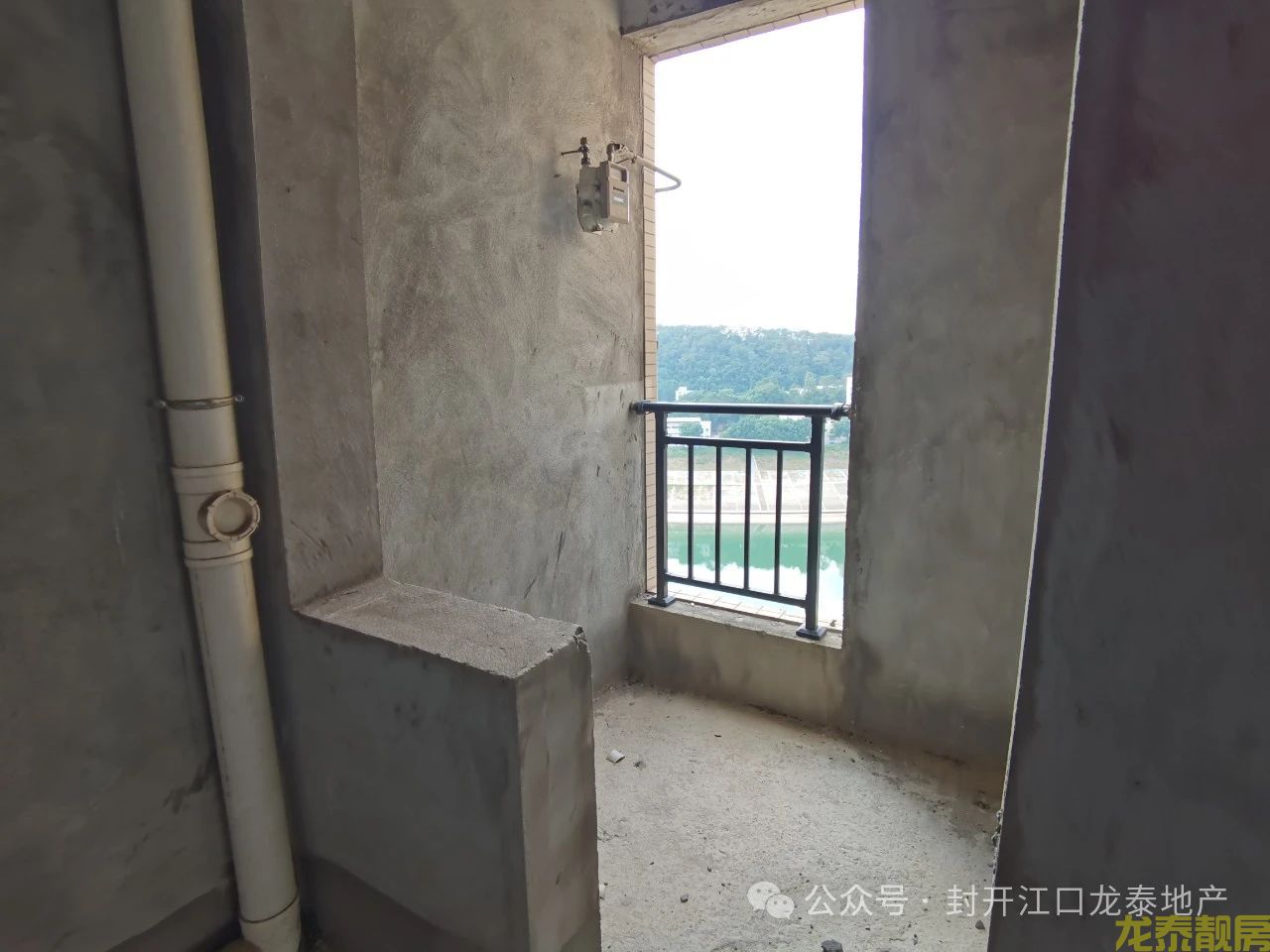 佰隆山河电梯毛坯高层4房