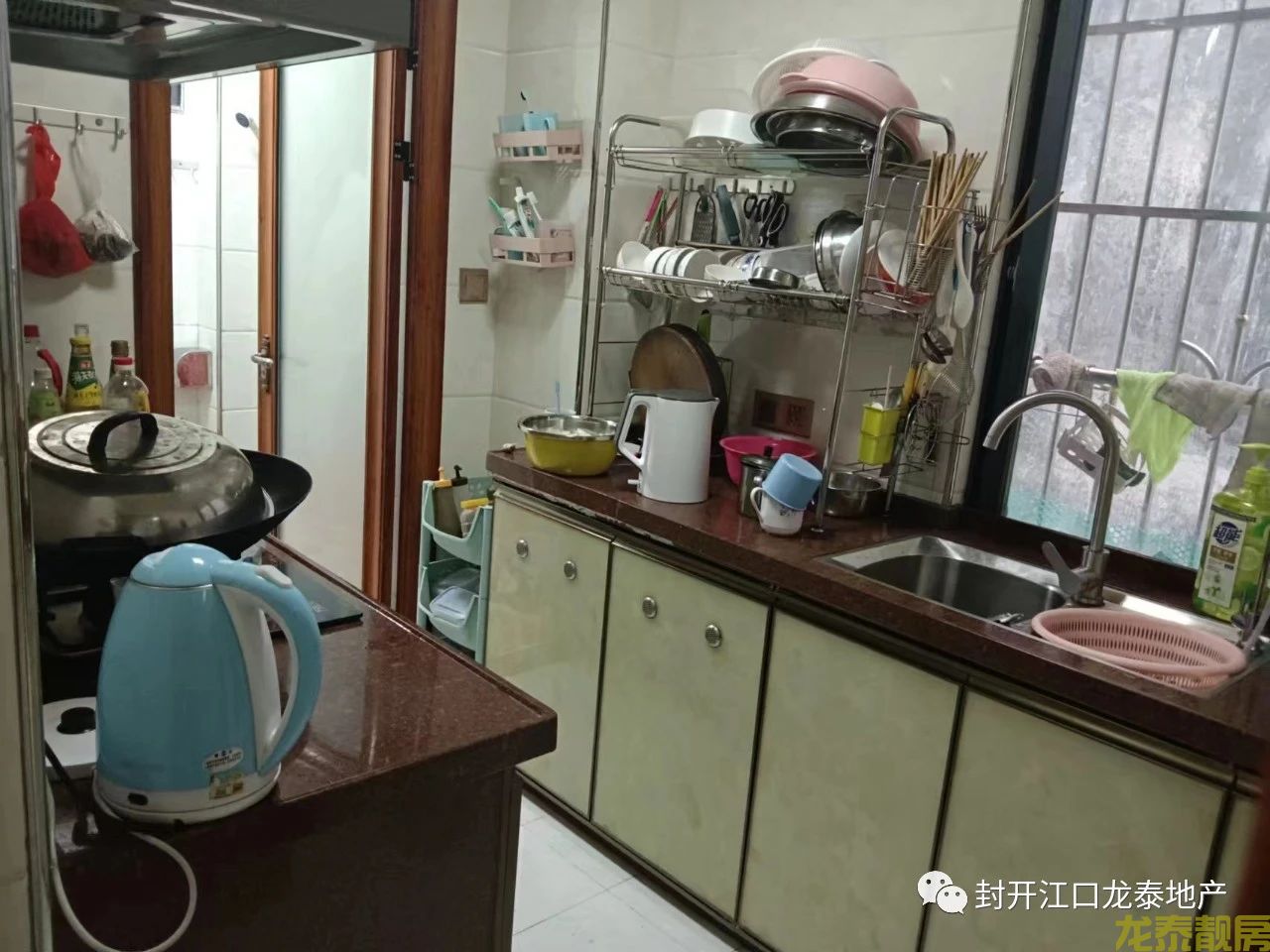 青果场龙山路步梯三楼