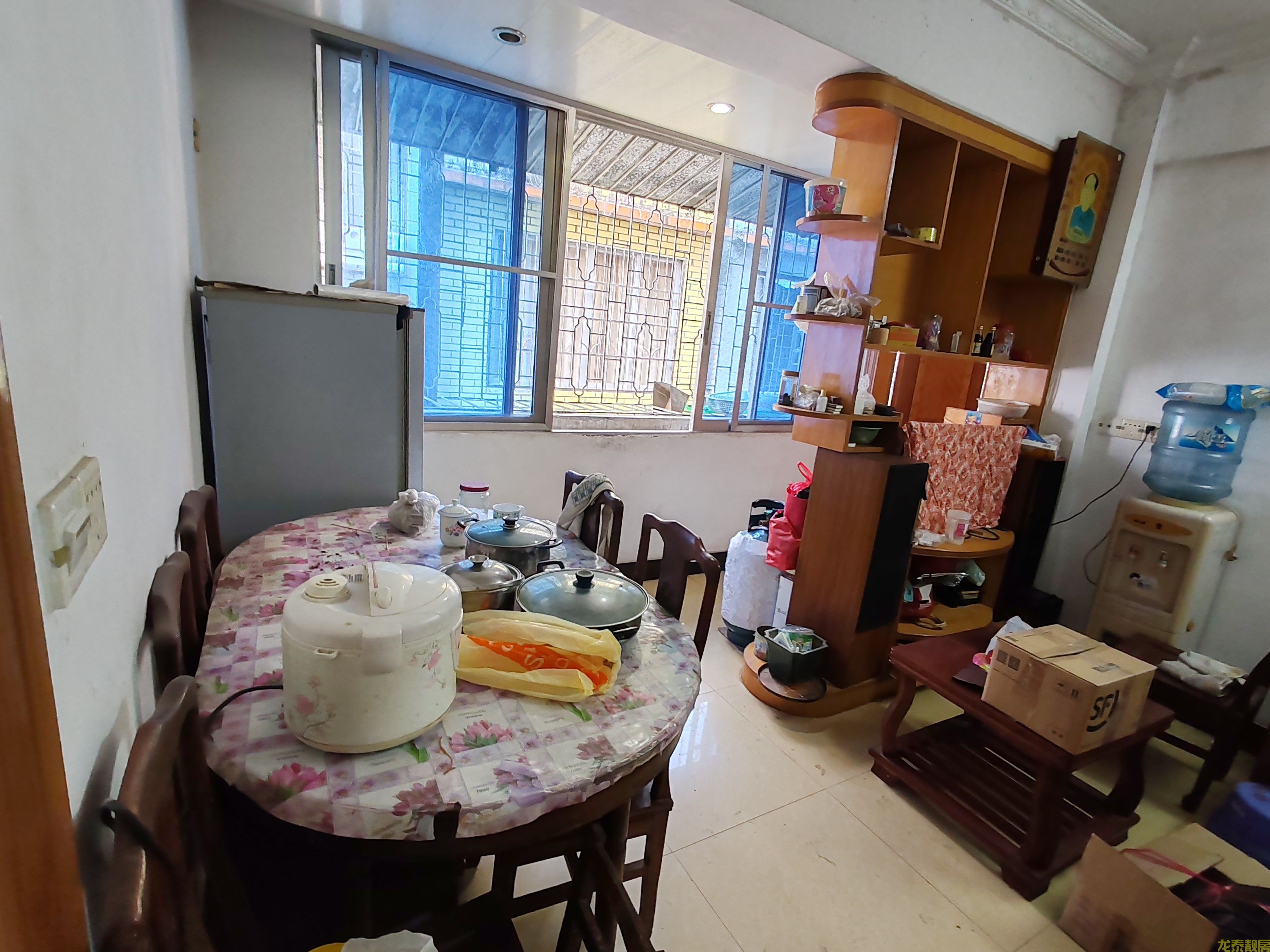 老城区中心市场附近步梯5楼