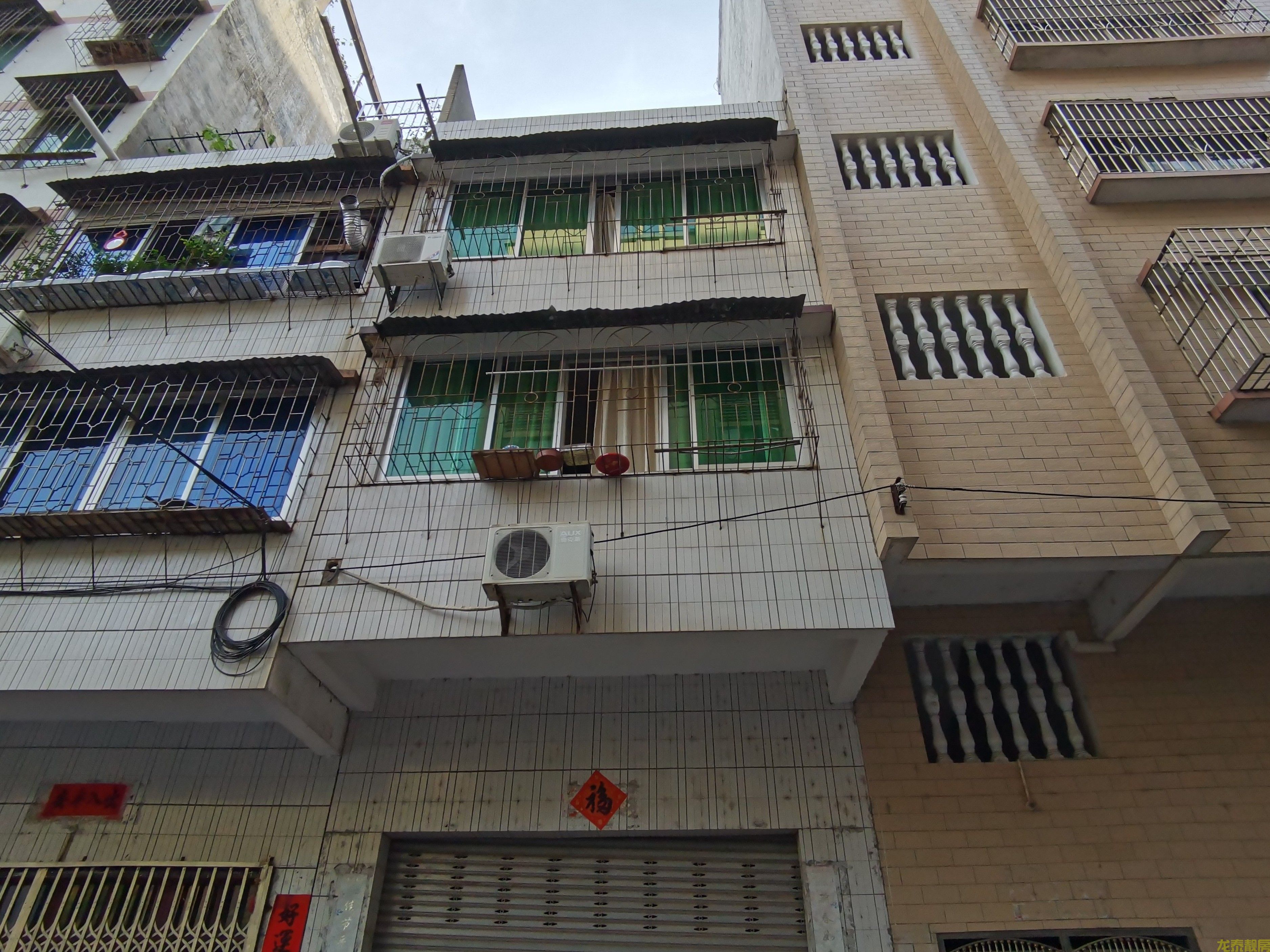 青果场三层半自建房便宜出售