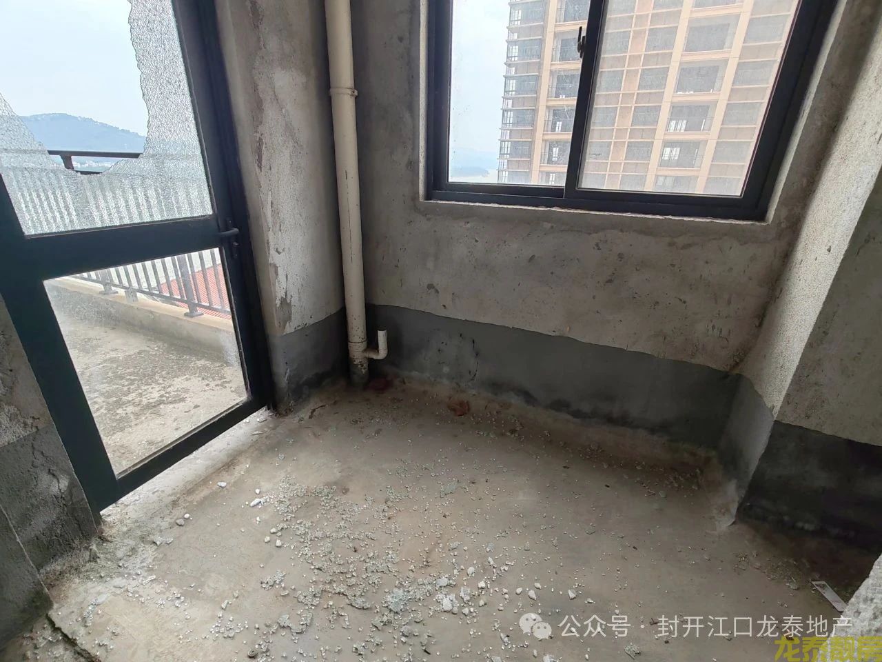  江南城超靓江景房   南向电梯中层+4房