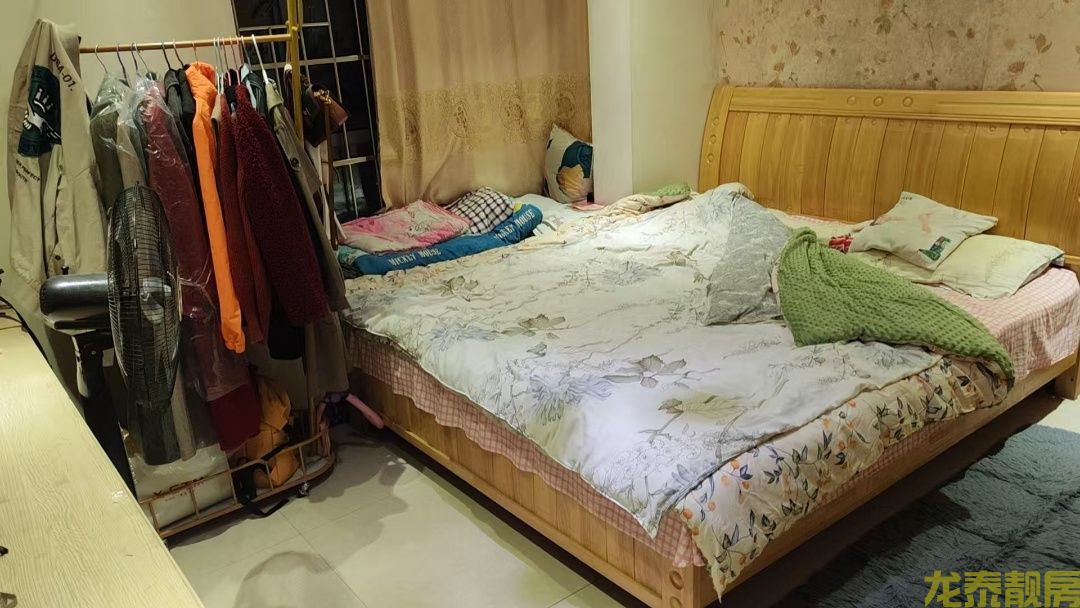 香槟壹号电梯南北对流精装三房送家私家电